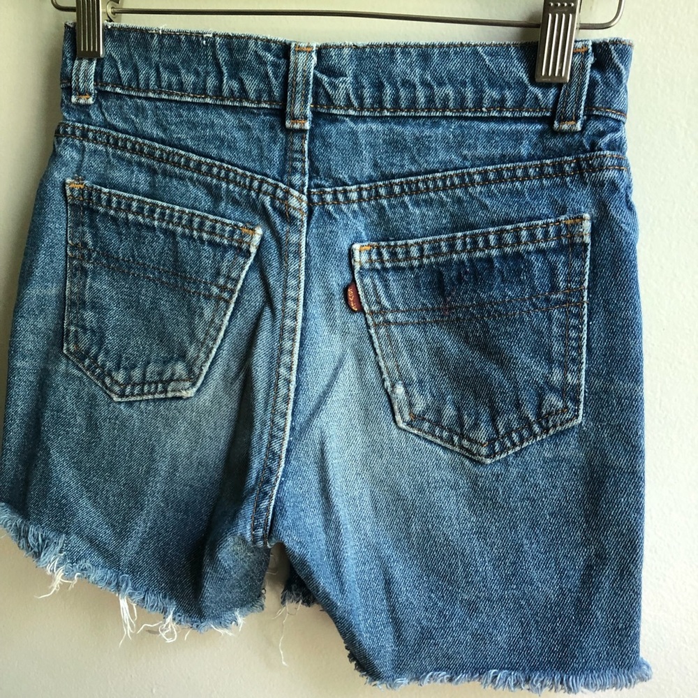 Vintage 90s Levi’s rhinestone embellished distressed denim shorts - Picture 7 of 10